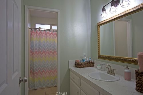 6001 Stone Bridge Ln, Bakersfield CA  93313-3386 exterior