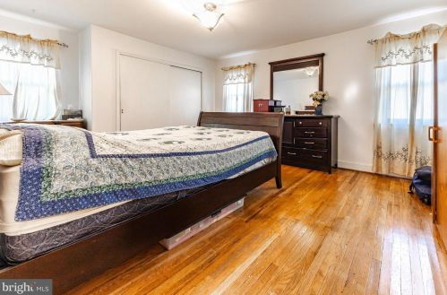 408 Hobart Dr, Tavistock NJ  08033-3623 exterior