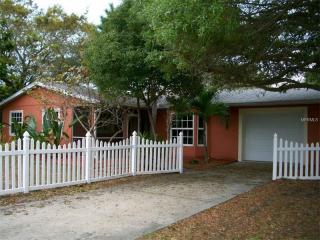 2485 Breakwater Cir, Sarasota, FL 34231-5549