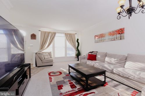 2472 Sylvan Moor Ln, Woodbridge, VA 22191-6354