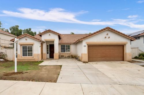 21068 Creekside Dr, Lake Elsinore, CA 92532-0303