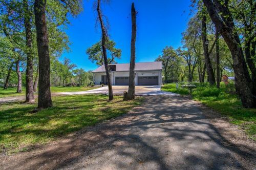 3923 Val Verde Rd, Loomis, CA 95650-9764