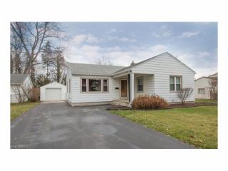 3313 Glen Oaks Dr, Youngstown, OH 44511-2029