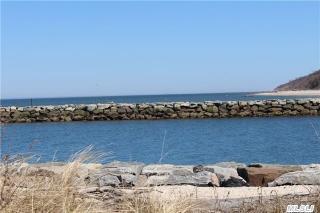 230 East Rd, Mattituck, NY 11952-1020