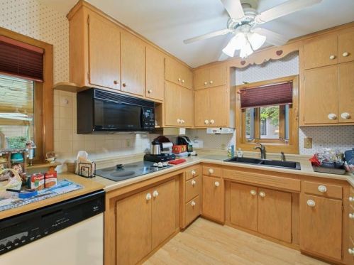 929 Logan Ln, South Saint Paul, MN 55075-1334