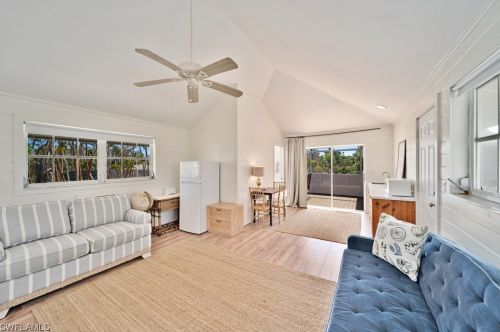 220 Palm Lk Dr, Sanibel FL 33957-5601 exterior