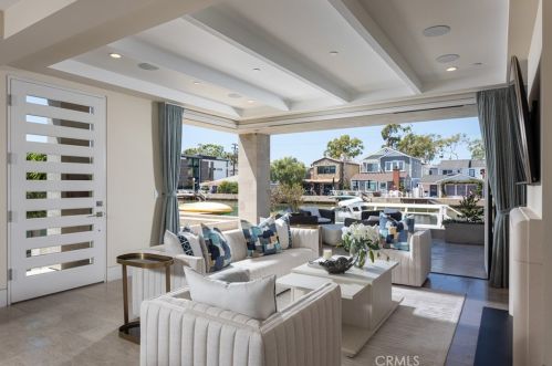 308 Grand Canal, Newport Beach, CA 92662-1320