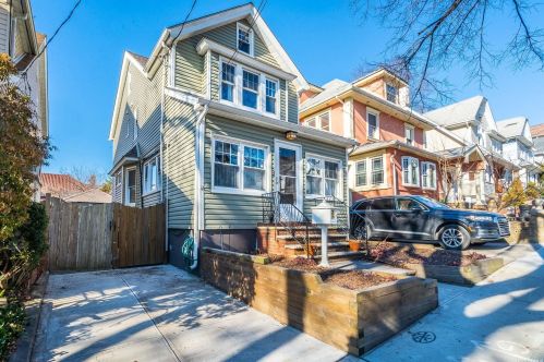 84-32 86th St, Jamaica, NY 11421-1202