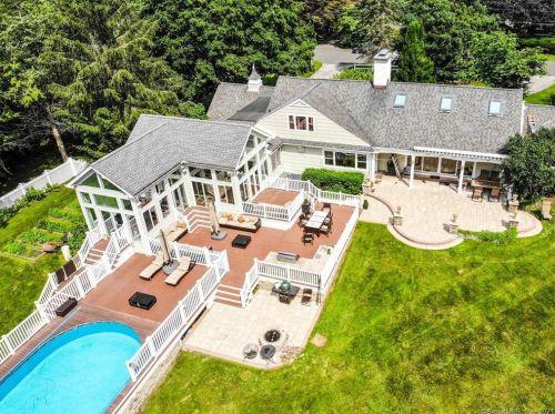 18 Janes Ln, Stamford, CT 06903-4825