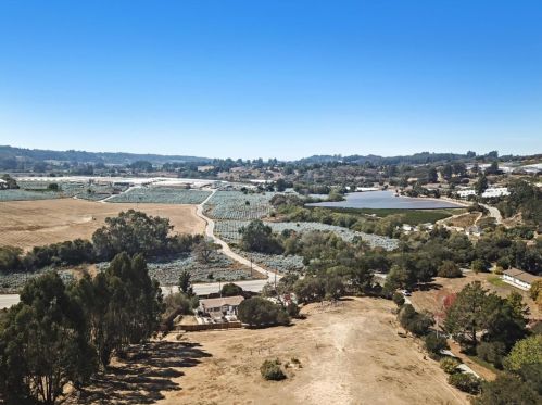 17510 Quail Hill Ln, Aromas CA  95004-9115 exterior