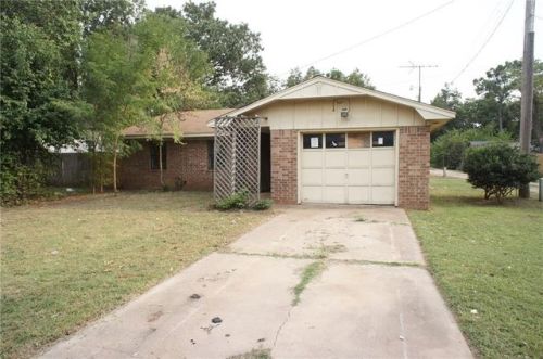 1815 Idaho Ave, Chickasha, OK 73018-2837