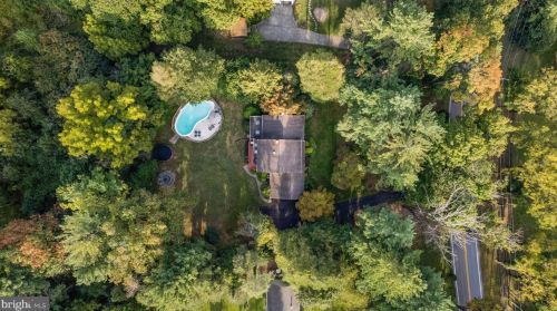 1421 Sugartown Rd, Berwyn PA  19312-1820 exterior