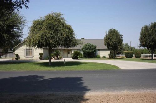 1735 Cason Ln, Porterville, CA 93257-9080