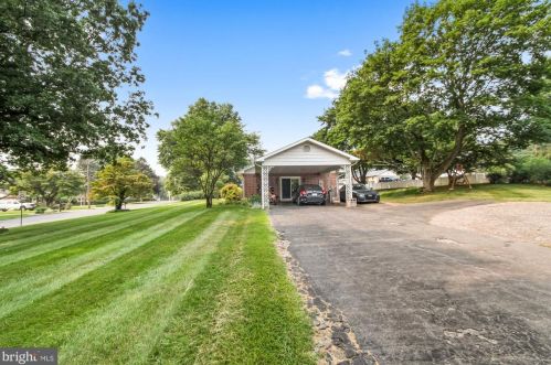 125 Dixie Dr, Red Lion PA  17356-1110 exterior
