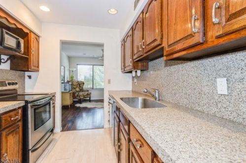 11 Poplar Ln, Morristown NJ  07960-6769 exterior