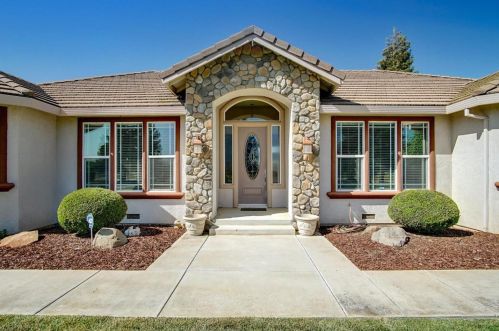5890 Yuste Ln, Hollister, CA 95023-9538