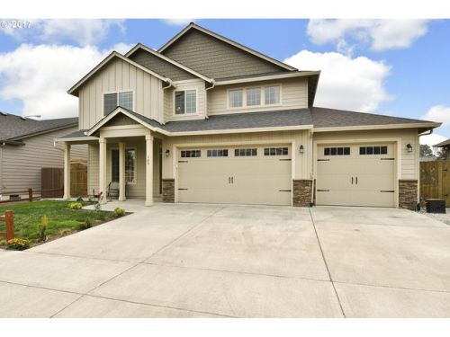 109 9th St, Battle Ground, WA 98604-8077