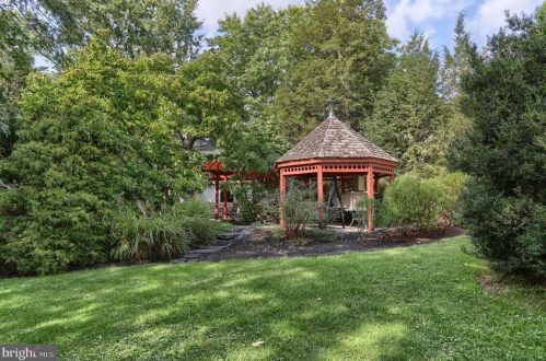 6411 Devonshire Hts Rd, Harrisburg PA 17111-4818 exterior