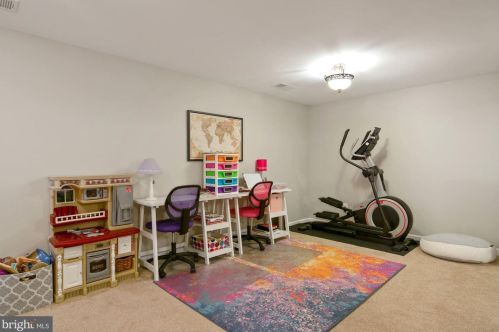 9514 Wallingford Dr, Springfield VA 22015-1738 exterior