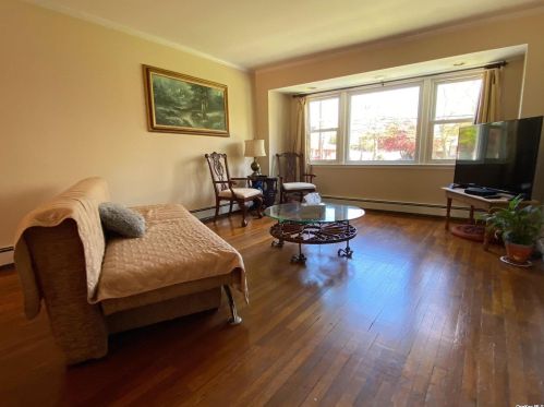 672 Larkfield Rd, Elwood NY  11731-5914 exterior