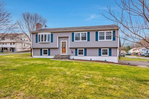 243 Julia Ter, Middletown, CT 06457-5541
