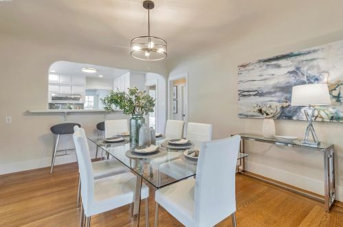 2800 Kingsland Ave, Oakland CA  94619-3325 exterior