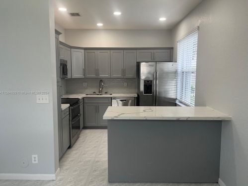 16859 1st Mnr, Hollywood FL  33027-1007 exterior