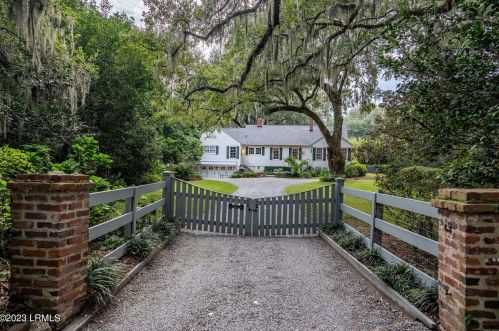 157 Fuller Pkwy, Beaufort, SC 29902-5316