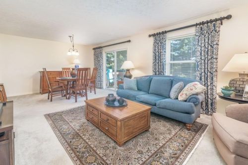 1417 Yorktown Dr, Lawrence, PA 15055-1008
