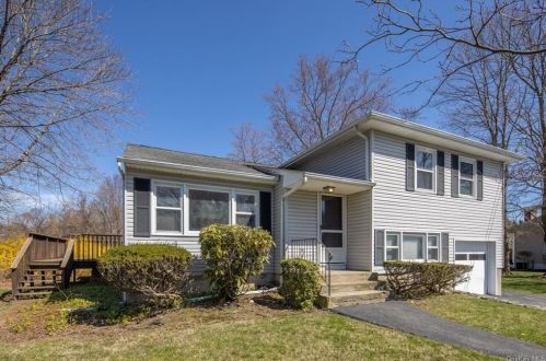 2592 Ridge St, Yorktown Hgts, NY 10598-3807