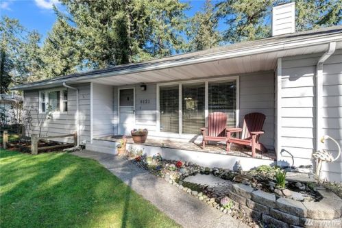 8121 Mount Tacoma Dr, Lakewood, WA 98498-5726