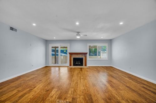 20090 Avenue Of The Oaks, Santa Clarita, CA 91321-1358