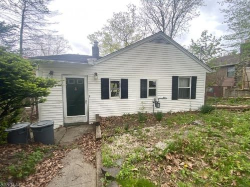 52 Broadway, West Milford Lakes, NJ 07480-4339