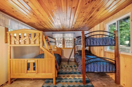 44 Roberts Cove Rd, Wakefield NH  03872-4741 exterior