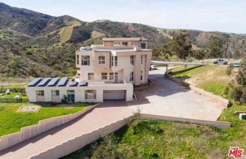 403 Talbert Ave, Simi Valley, CA 93065-5249