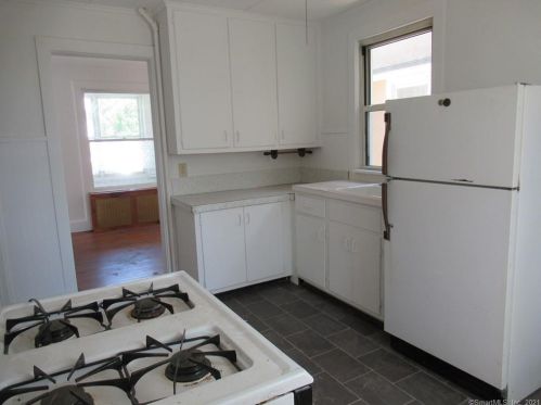 68 Raymond St, United States Coast Guard Ac CT  06320-3816 exterior