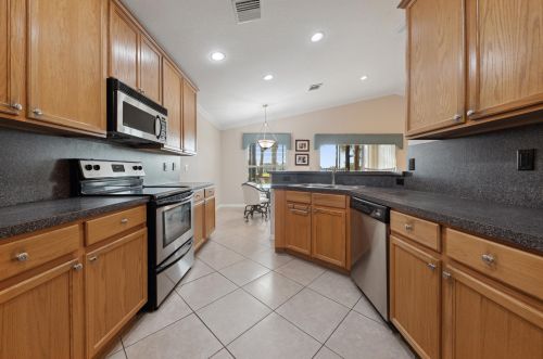 12051 Roma Rd, Boynton Beach, FL 33437-2077