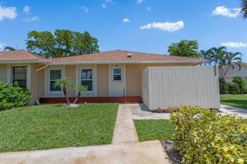 203 1st Cir, Boynton Beach, FL 33435-7261