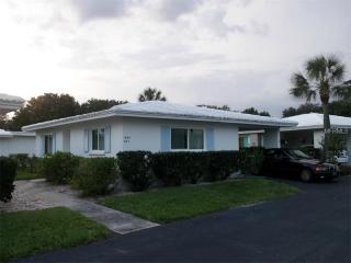 1809 Roxane Way, Sarasota, FL 34235-9027