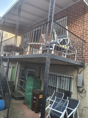 3641 Laconia Ave, Bronx NY  10469-1437 exterior