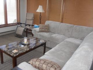 22581 Edgecliff Dr, Cleveland OH  44123-1139 exterior