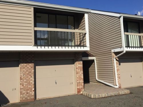 113 Overlook Dr, Clinton, NJ 08809-1109