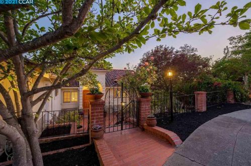 6063 Glenarms Dr, Oakland, CA 94611-1813