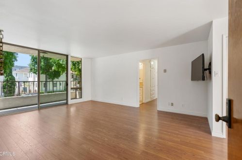 2121 1st St, Long Beach, CA 90803-2418