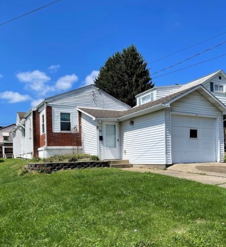 407 18th Ave, Beaver Falls, PA 15010-2945