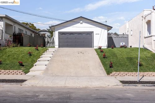 4722 Congress Ave, Oakland, CA 94601-4706