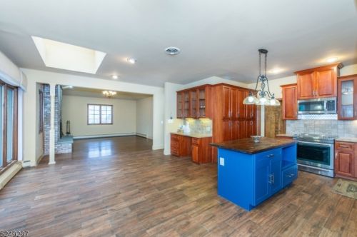 5 Round Hill Ter, Kinnelon NJ  07405-3217 exterior