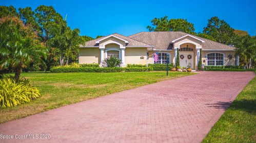 116 Harbor Point Dr, Sebastian, FL 32958-5017