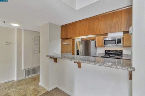 1400 Carpentier St, San Leandro CA  94577-3630 exterior