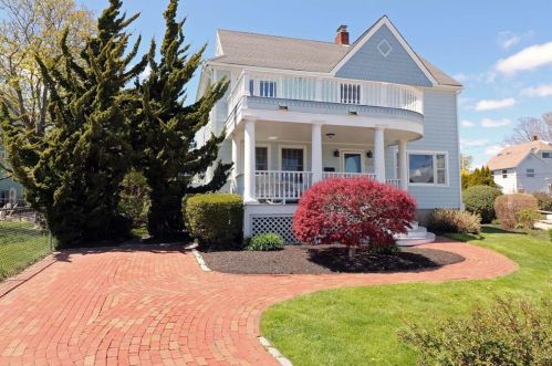 6 Narragansett Ct, South Kingstown RI  02882-3711 exterior